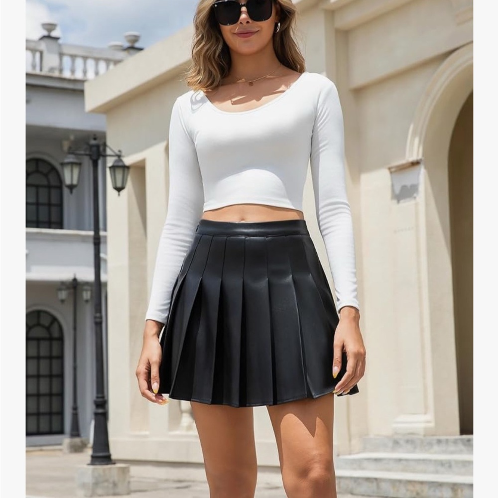 Elegant Black Pleated Skirt